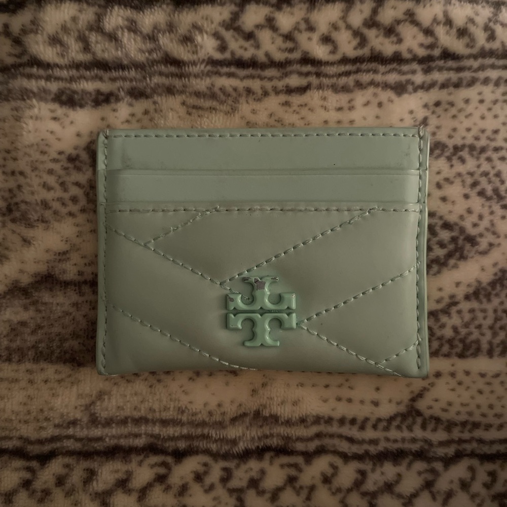 ✨Price drop 💜 Tory Burch Kira Chevron Case✨